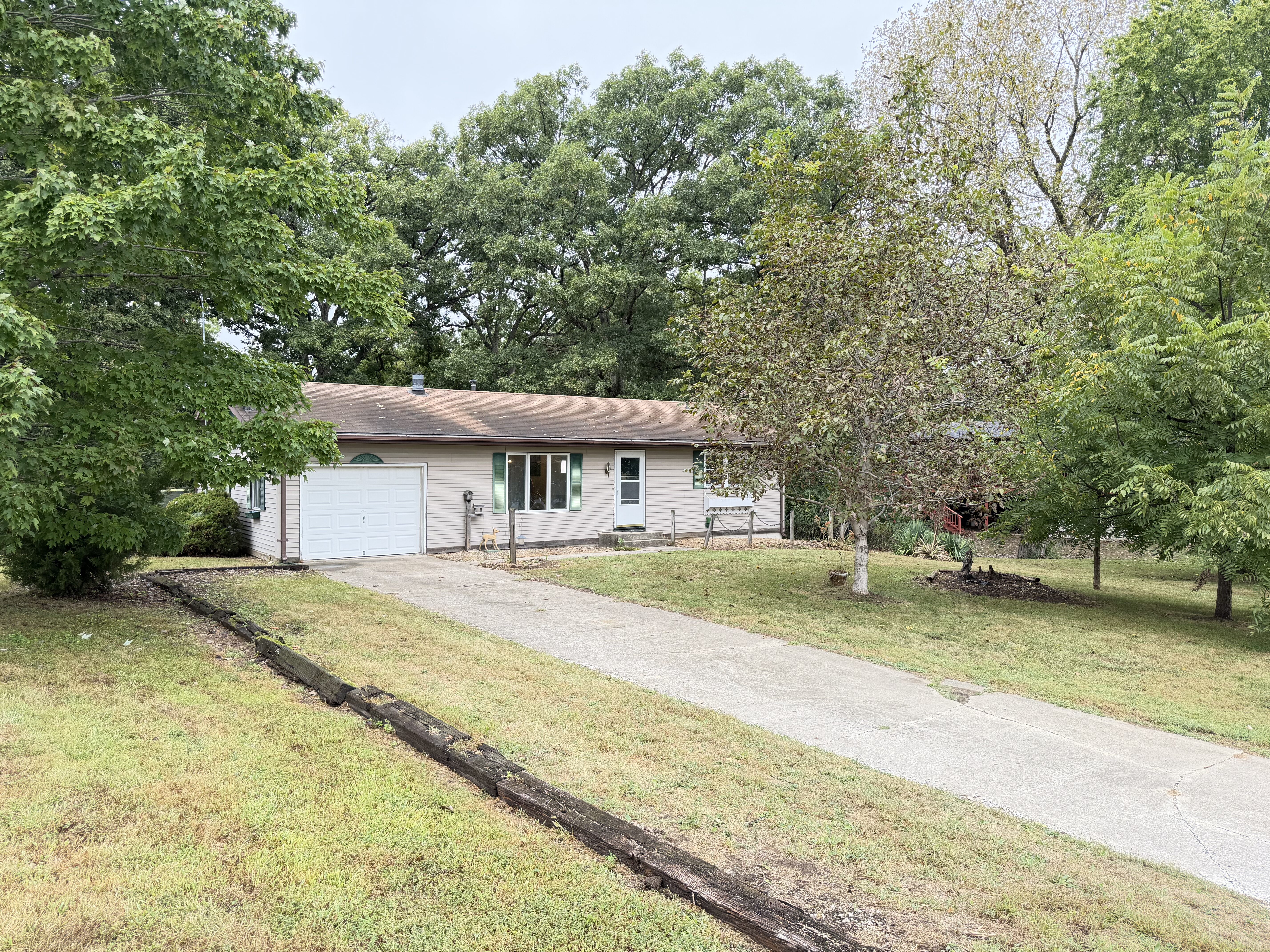 16825 Lakeside Drive Carlinville, IL 62626